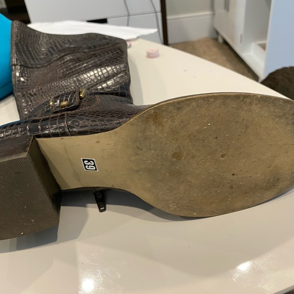 Nice boots! - Picture 3 of 5